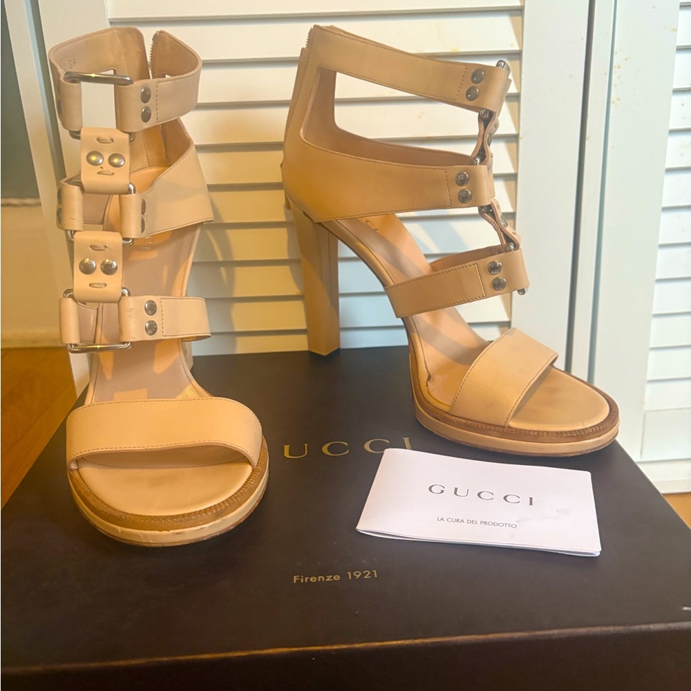 Gucci Light Tan Sandal
Size 39